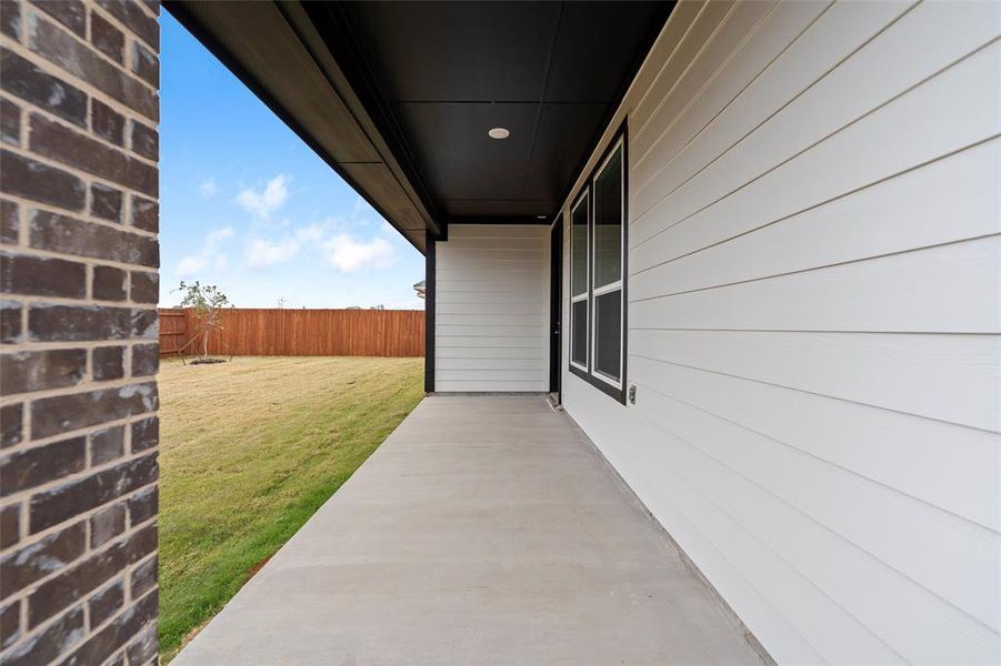 Exterior details and patio area of a home in Covenant Park, Springtown (Image 27).