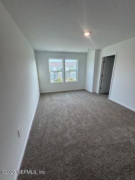 Spacious, unfurnished interior of a new home in The Landing, Middleburg (Image 38).