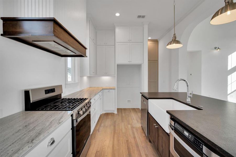 Furnished interior view inside a new home in , Midlothian (Image 6).