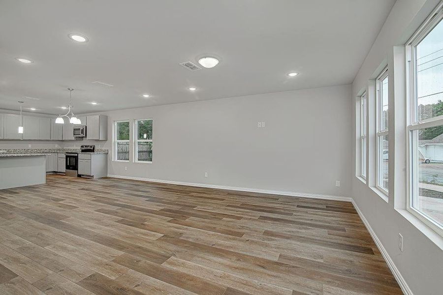 Spacious, unfurnished interior of a new home in , Fort Worth (Image 12).