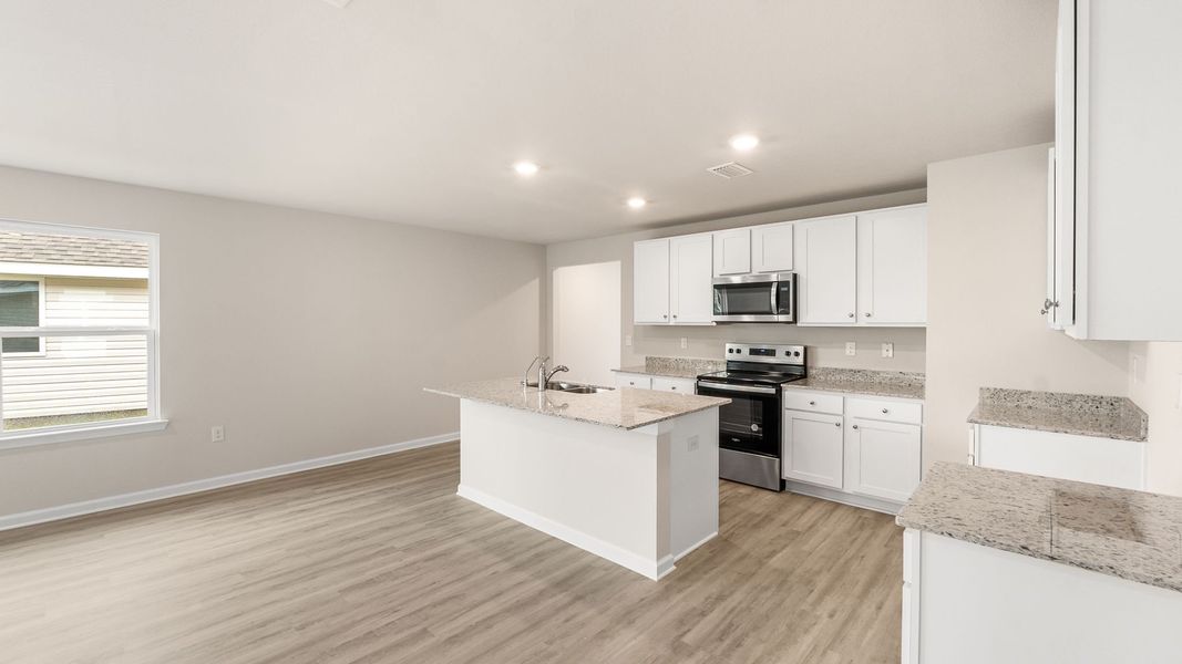 Furnished interior view inside a new home in Titus Park, Panama City (Image 8).