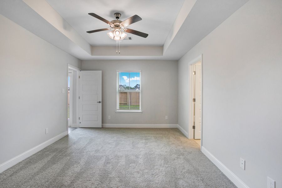 Spacious, unfurnished interior of a new home in Bayou Maison, Dickinson (Image 21).