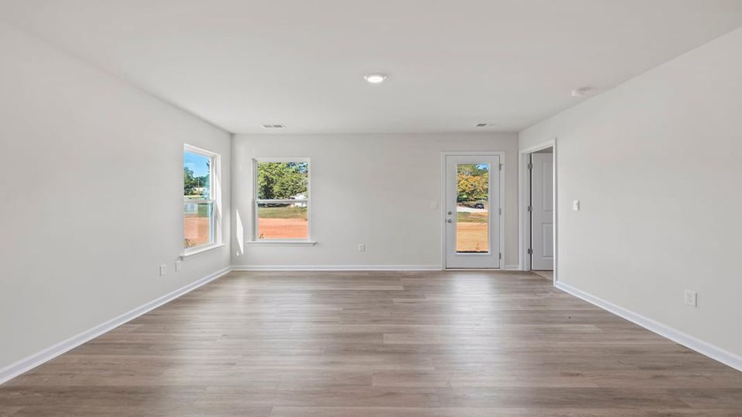 Spacious, unfurnished interior of a new home in Cloverdale Hills, Piedmont (Image 22).
