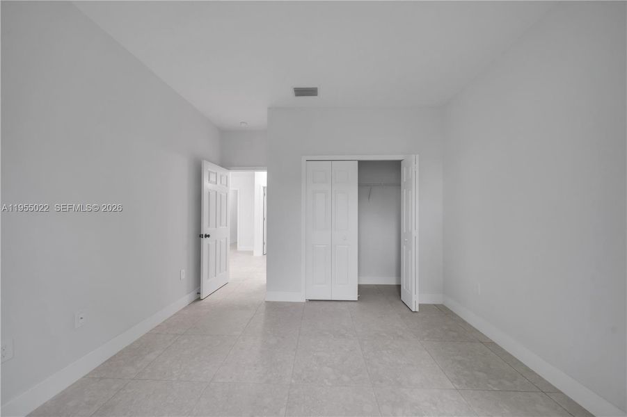 Spacious, unfurnished interior of a new home in , Lehigh Acres (Image 36).