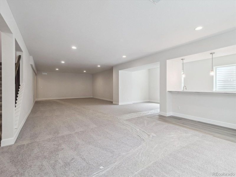 Spacious, unfurnished interior of a new home in Vista Pines at Crystal Valley, Castle Rock (Image 27).