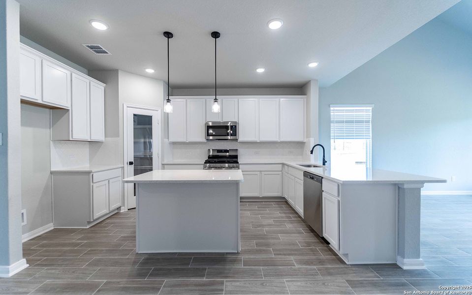 Furnished interior view inside a new home in Homestead, Schertz (Image 4).