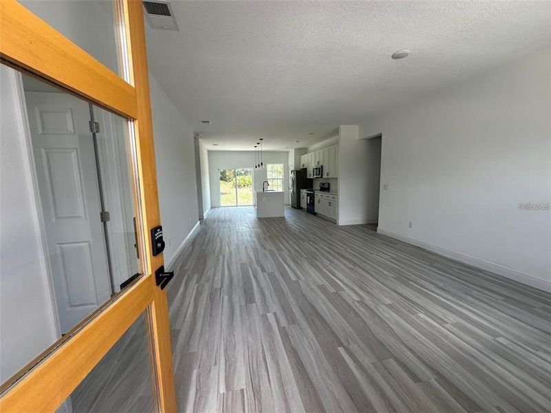 Spacious, unfurnished interior of a new home in , Ocala (Image 14).