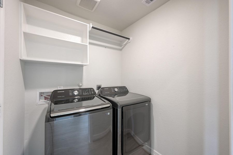 Laudry room with washer/dryer that stays