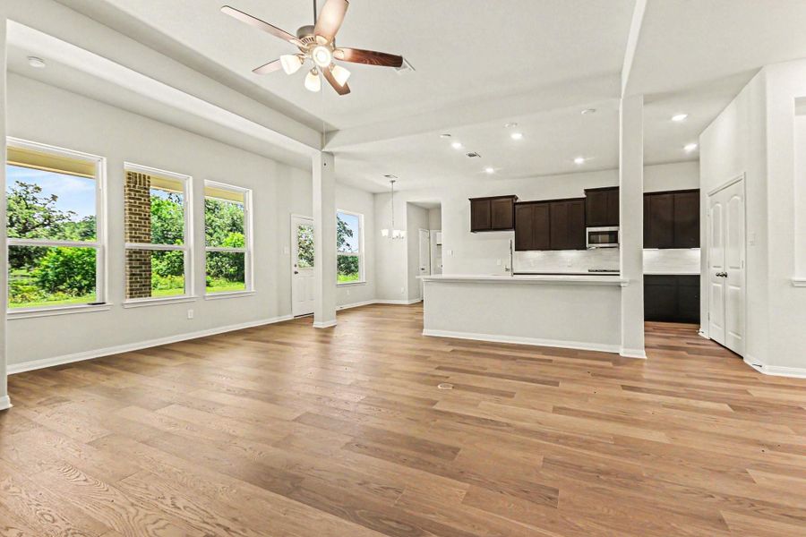 Spacious, unfurnished interior of a new home in , Bay City (Image 28).