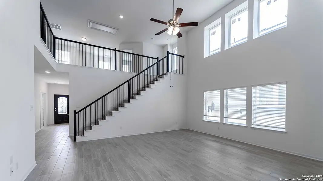 Spacious, unfurnished interior of a new home in Hunter's Ranch, San Antonio (Image 11).