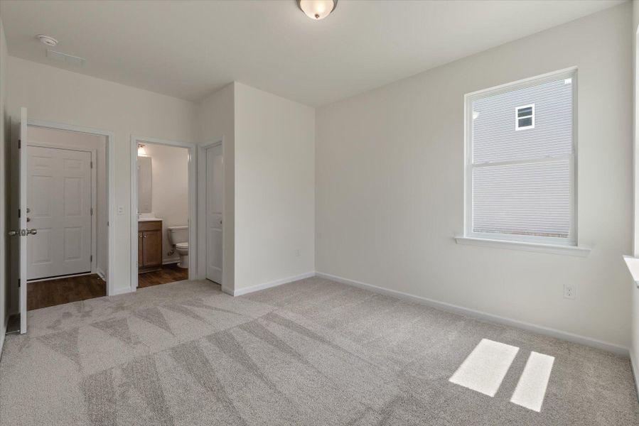 Spacious, unfurnished interior of a new home in Oakley Pointe, Moncks Corner (Image 32).