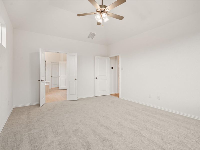 Spacious, unfurnished interior of a new home in Brookewater, Rosenberg (Image 26).