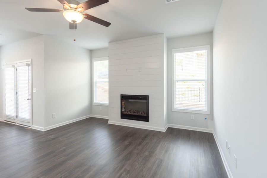 Spacious, unfurnished interior of a new home in , Suwanee (Image 7).