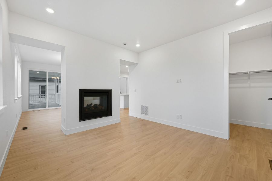 Spacious, unfurnished interior of a new home in Trailstone, Arvada (Image 13).