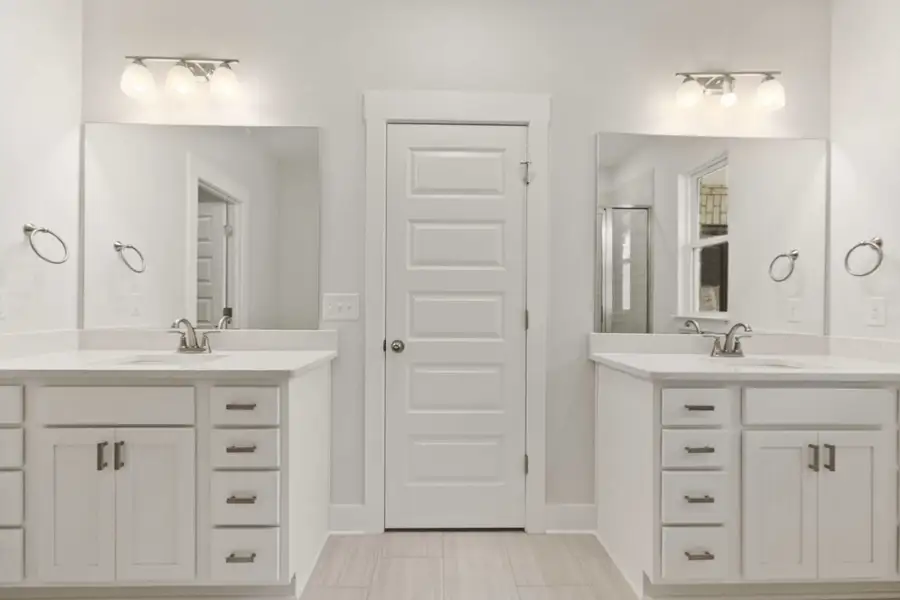 Furnished interior view inside a new home in , Gallatin (Image 4).