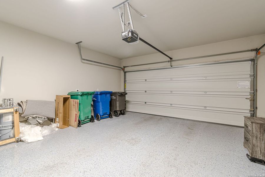 Spacious, unfurnished interior of a new home in Willow Point, San Antonio (Image 22).