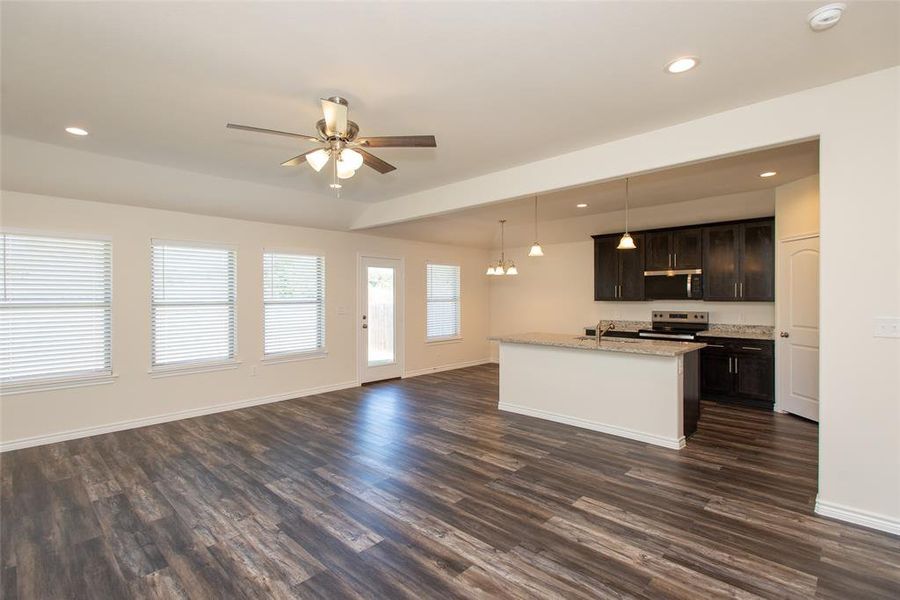 Spacious, unfurnished interior of a new home in , Gun Barrel City (Image 24).