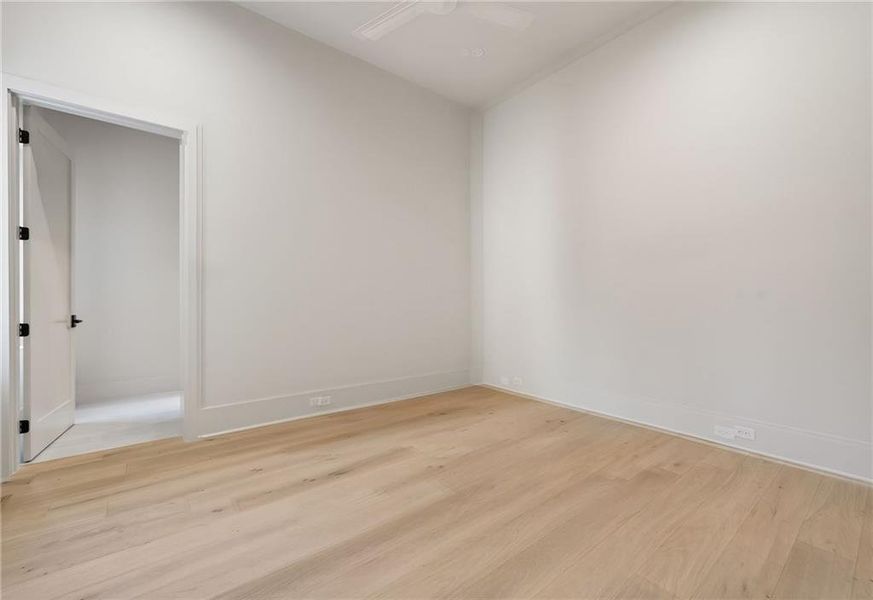 Spacious, unfurnished interior of a new home in , Atlanta (Image 23).
