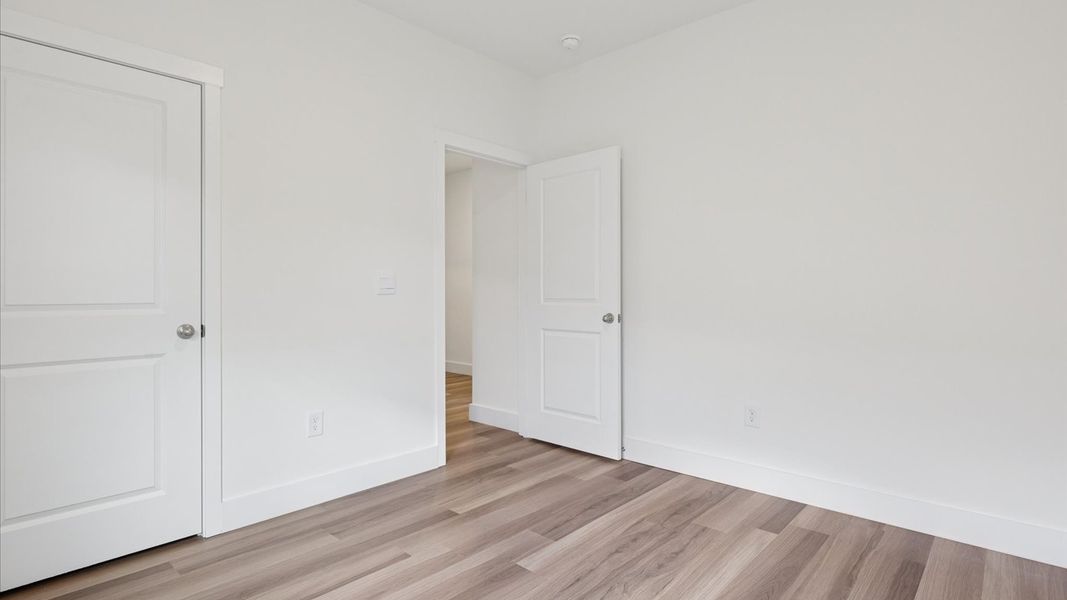 Spacious, unfurnished interior of a new home in Millstone Village, Morristown (Image 13).