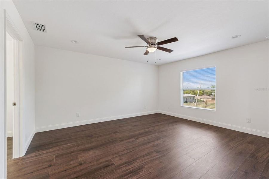 Spacious, unfurnished interior of a new home in , Lakeland (Image 27).