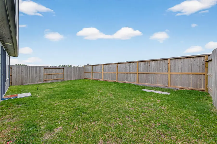 Exterior details and patio area of a home in Indian Springs, Crosby (Image 26).