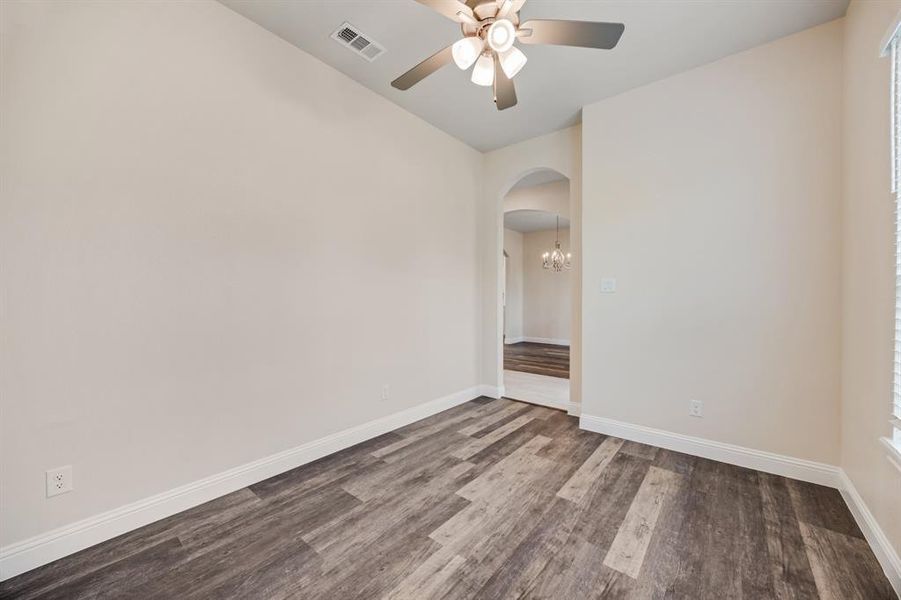 Spacious, unfurnished interior of a new home in , Corsicana (Image 28).