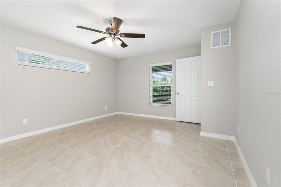 Spacious, unfurnished interior of a new home in , Palm Bay (Image 10).