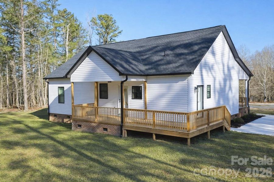 Exterior details and patio area of a home in , Catawba (Image 17).