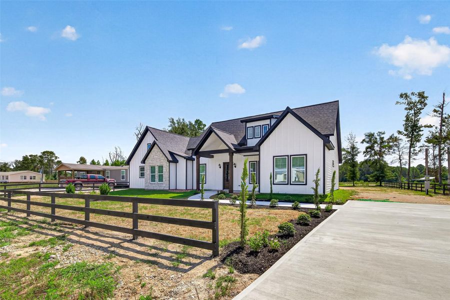 xtended driveway with plenty of parking space and access to the backyard.