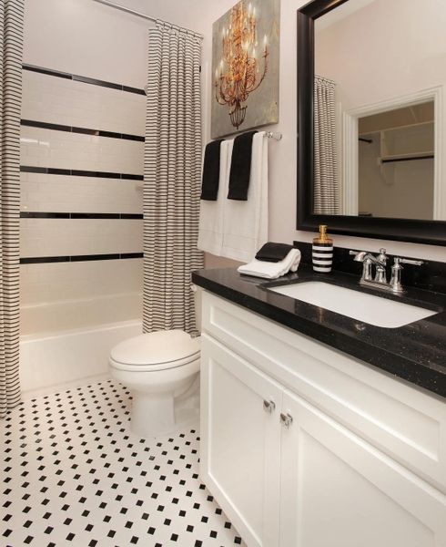 The Elmsdale Full Bath The Elmsdale Full Bath