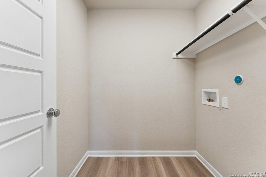 Spacious, unfurnished interior of a new home in Agave, San Antonio (Image 17).