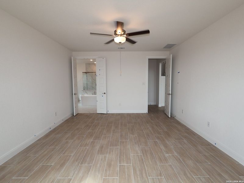 Spacious, unfurnished interior of a new home in Everly Estates, San Antonio (Image 25).