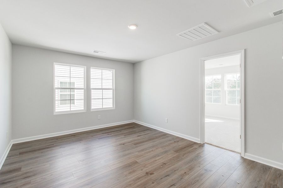 Spacious, unfurnished interior of a new home in Bluefield, Lexington (Image 27). Spacious, unfurnished interior of a new home in Bluefield, Lexington (Image 27).