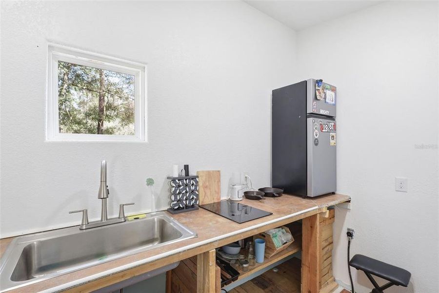 Furnished interior view inside a new home in , Dunnellon (Image 13).