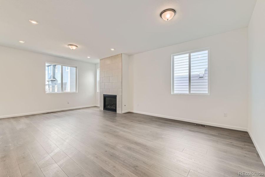 Spacious, unfurnished interior of a new home in Wolf Creek Run, Strasburg (Image 25).