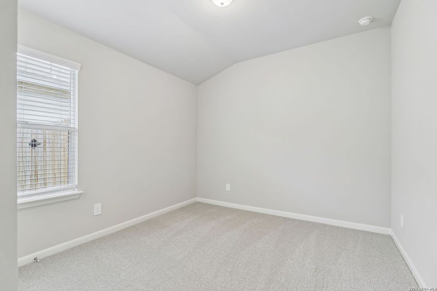 Spacious, unfurnished interior of a new home in Thomas Pond, San Antonio (Image 32).