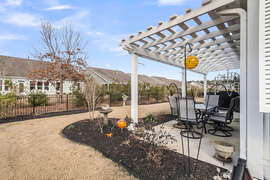 Community amenities in , Summerville (Image 50).