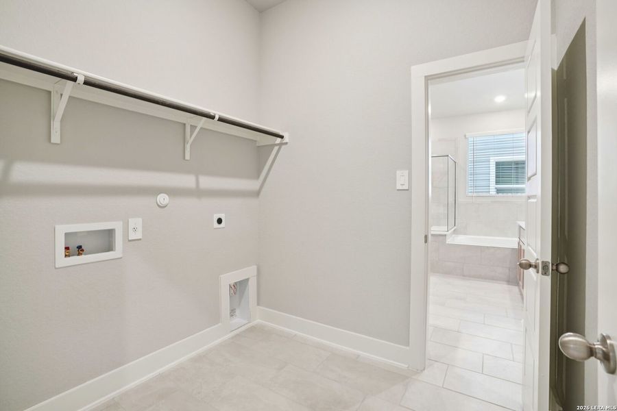 Spacious, unfurnished interior of a new home in Estancia Ranch - Classic Series, San Antonio (Image 39).