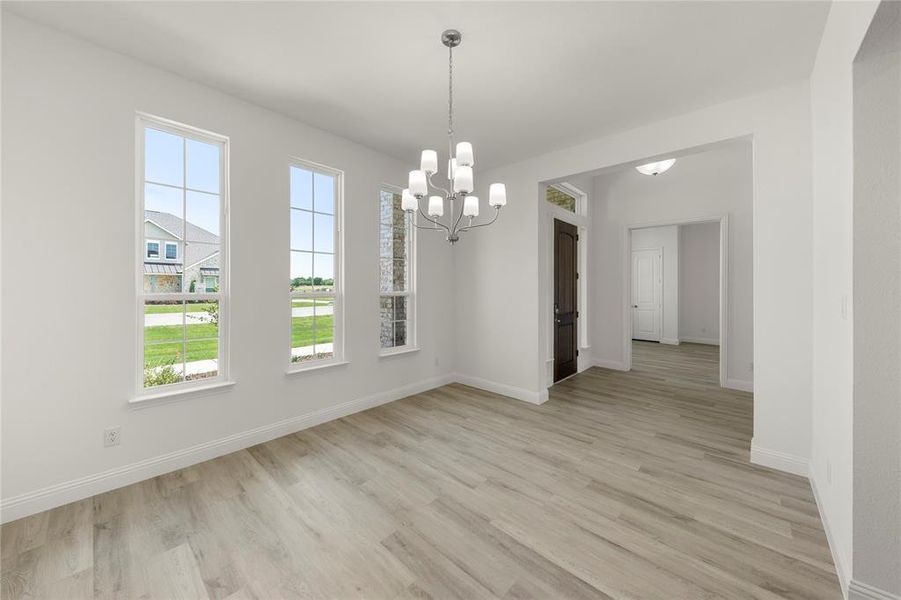 05. 5009 Tamarack - Dining 05. 5009 Tamarack - Dining