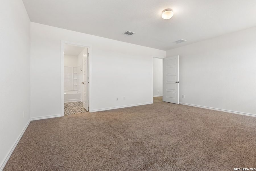 Spacious, unfurnished interior of a new home in Medina Crossing, Von Ormy (Image 25).