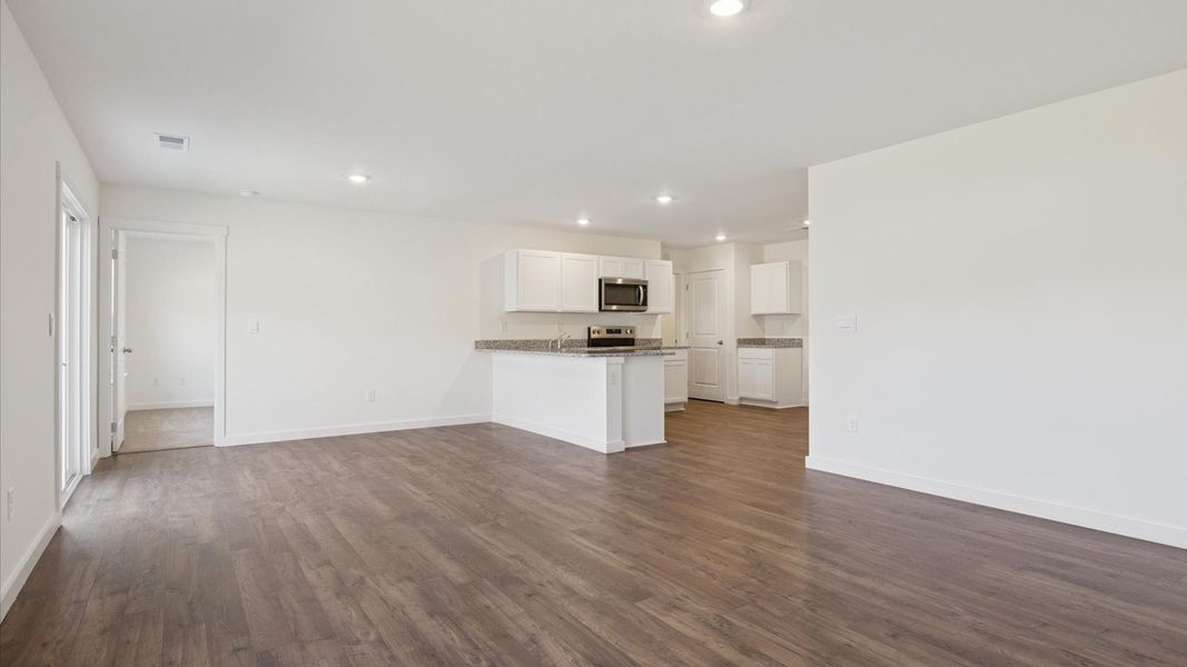 Spacious, unfurnished interior of a new home in Emory Creek, Harriman (Image 12).