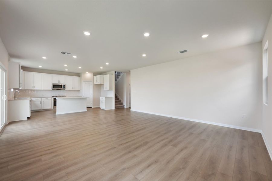 Representative images and renderings are for illustrative purposes. Actual structural options and design finishes of home may vary.