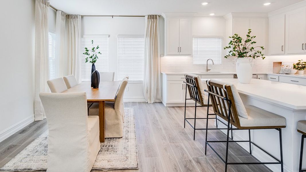 2411 Flagler Dining 2of2 F2 Base3