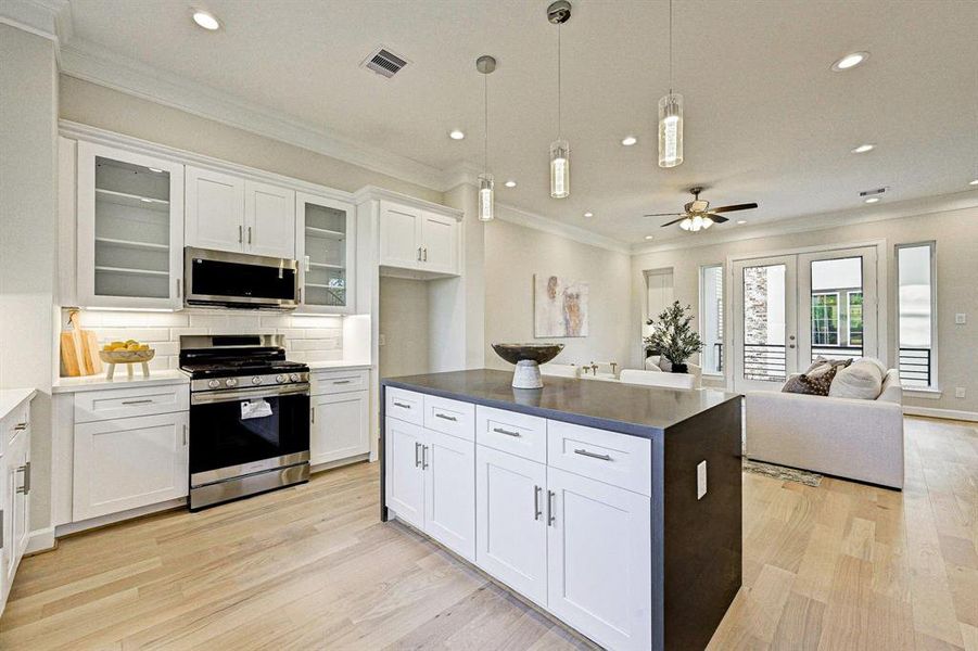 Another view of the kitchen, without a doubt this will be the perfect place to gather with your favorite people.