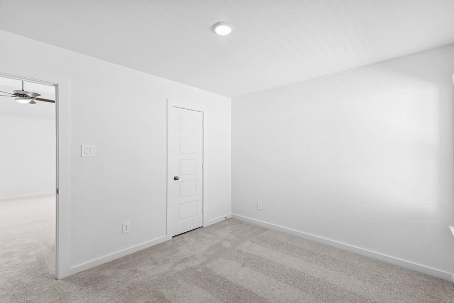 Spacious, unfurnished interior of a new home in Lone Star Landing, Montgomery (Image 15).