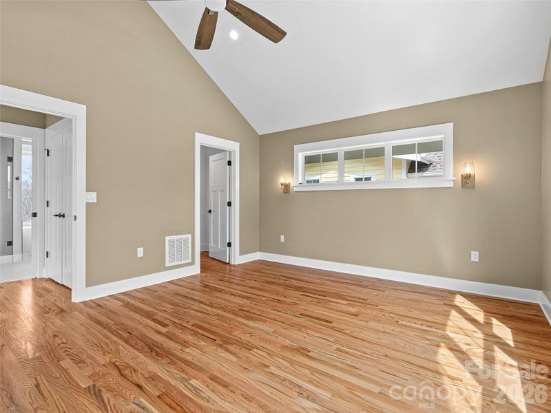 Spacious, unfurnished interior of a new home in , Asheville (Image 33).