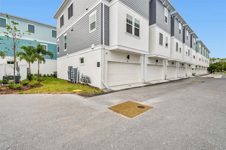 Exterior details and patio area of a home in Towns at Union, St. Petersburg (Image 26).