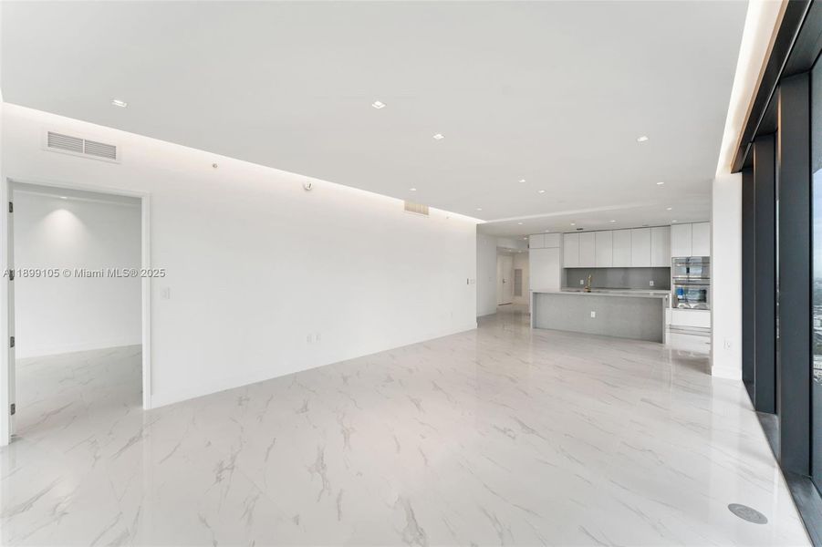 Spacious, unfurnished interior of a new home in , Miami (Image 23).
