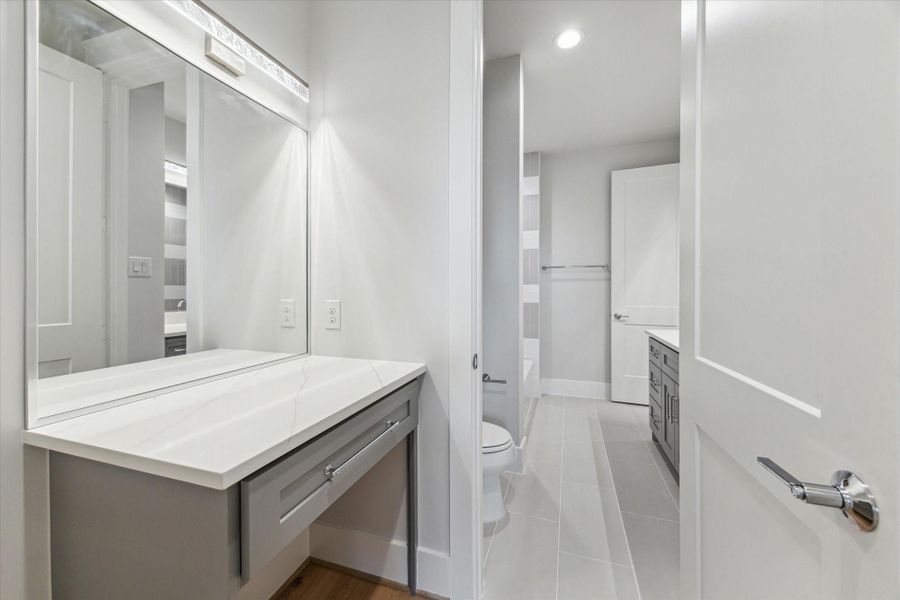 This bedroom has a separate knee-space vanity area. This bedroom has a separate knee-space vanity area.