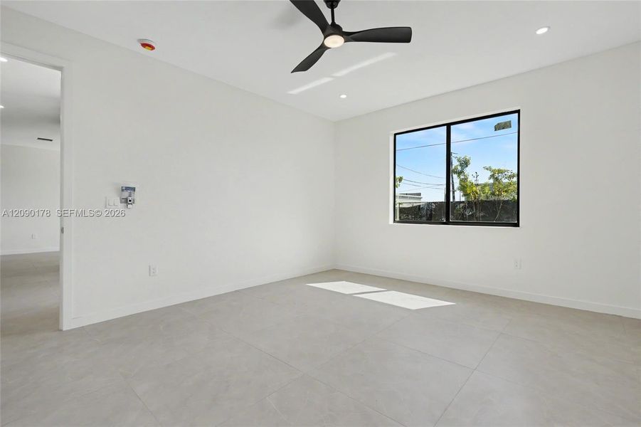 Spacious, unfurnished interior of a new home in , Oakland Park (Image 14).